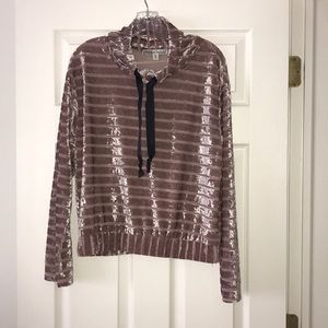 Long sleeve velvet crushed shirt.